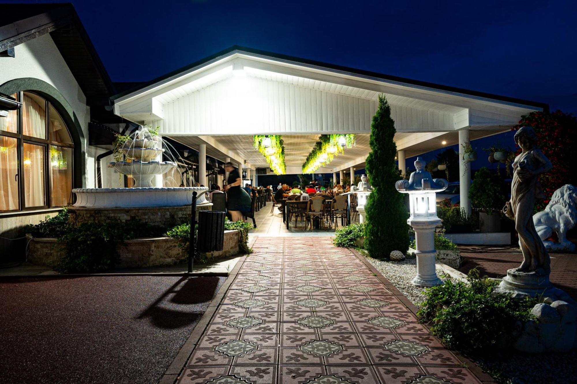 Hanul Domnesc Imperial Hotel & Spa Calan Exterior foto